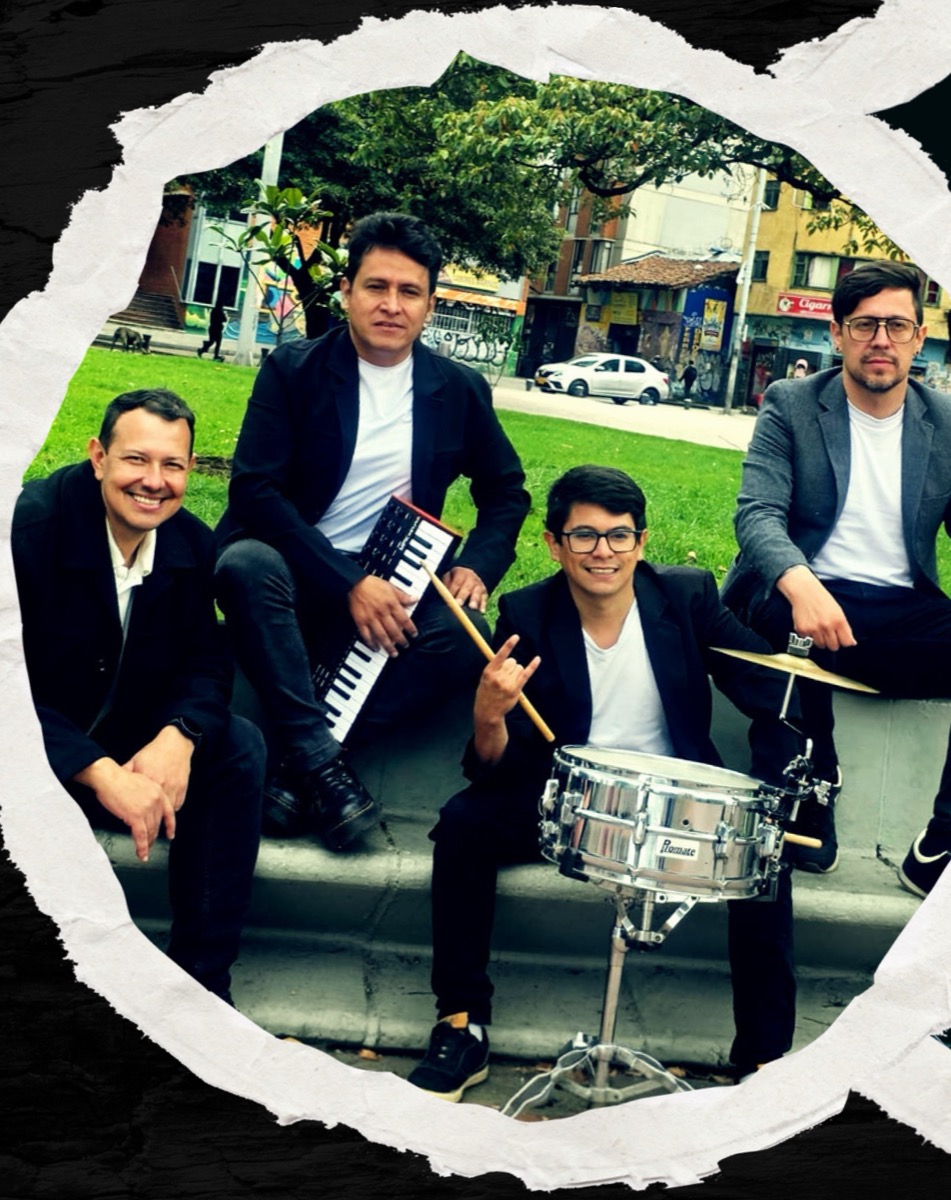 La banda Te Razza Roja posando en Bogotá